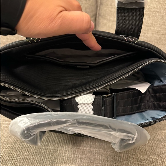 Lug Dory Matte Luxe VL Crossbody Bag Black Icepop Stitch NWT - Picture 6 of 7